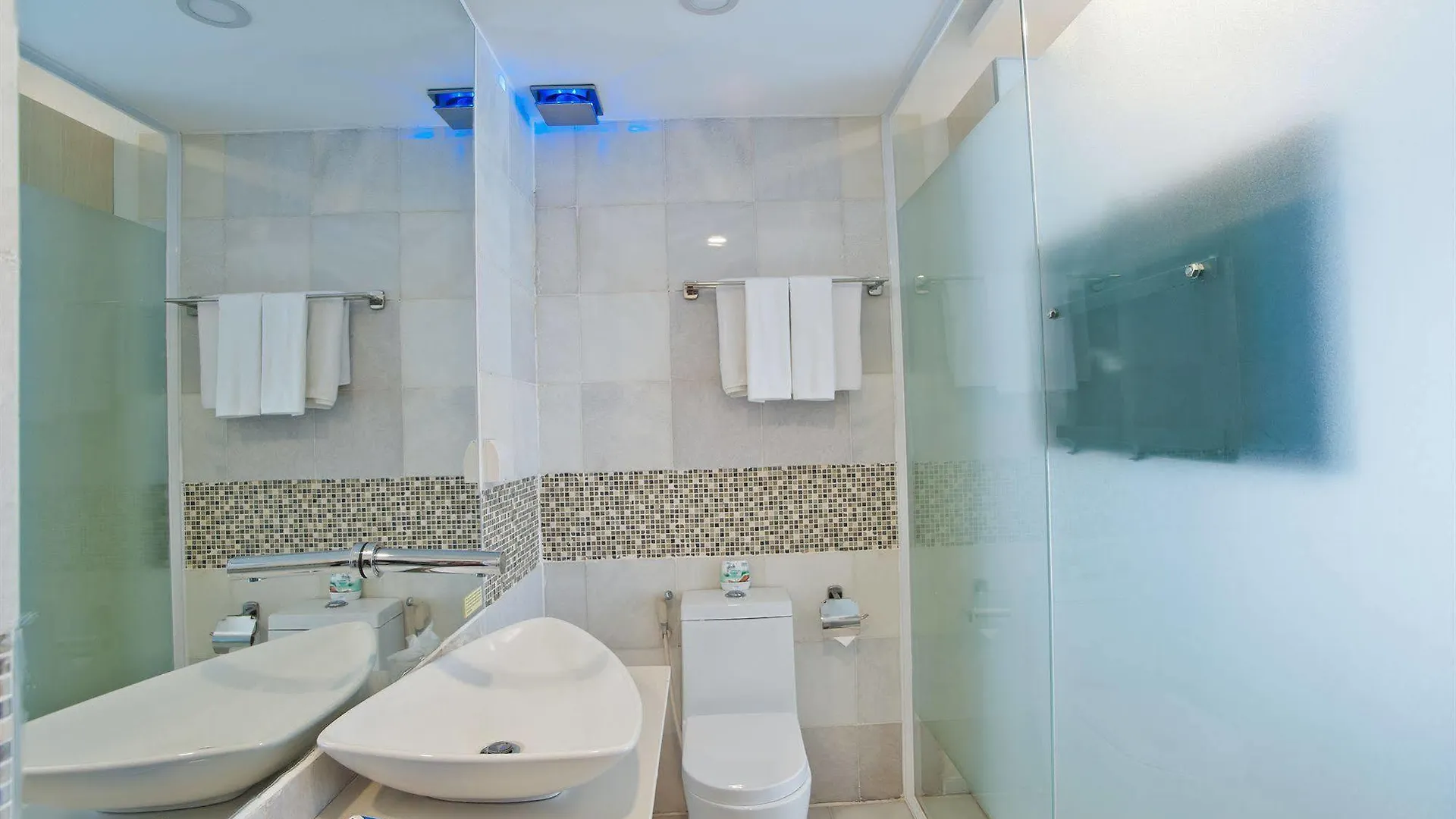 Hong Kong Kaiteki Hotel Ho Chi Minh City 0*,  Vietnam